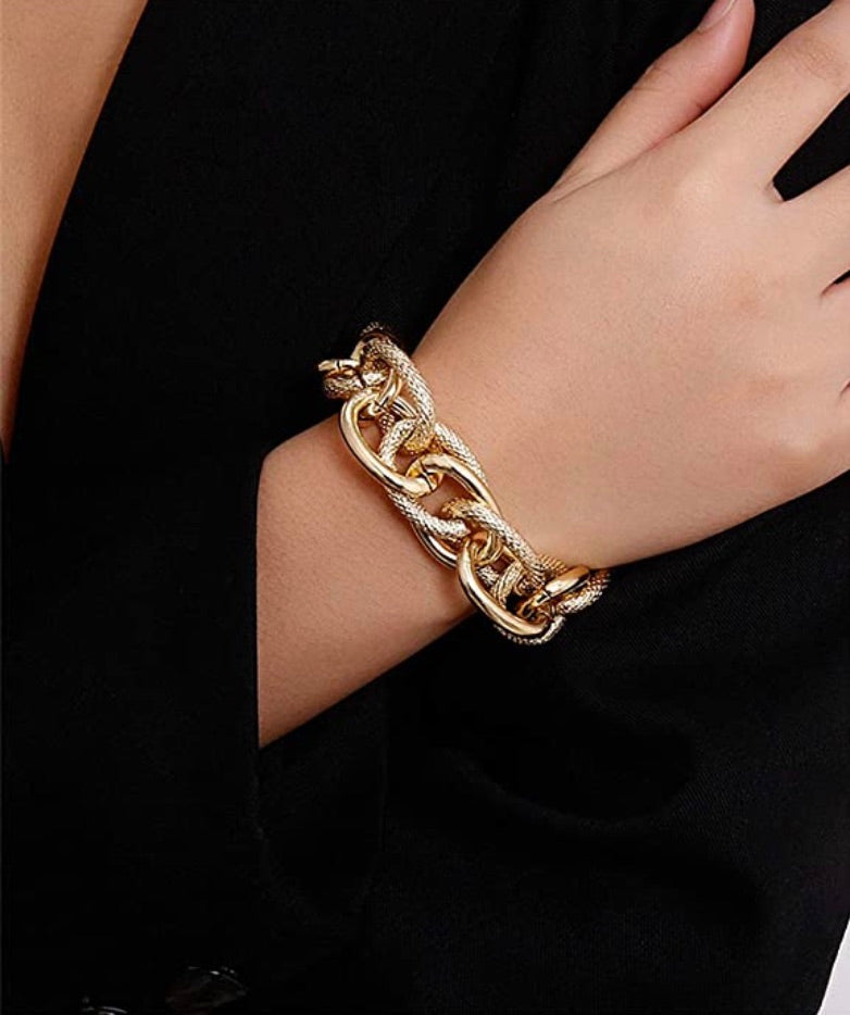 18K Gold Textured Link Chunky Bracelet