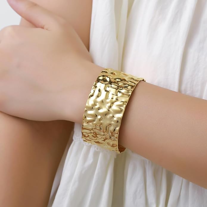 18k Gold Polished Hammer Cuff Bangle
